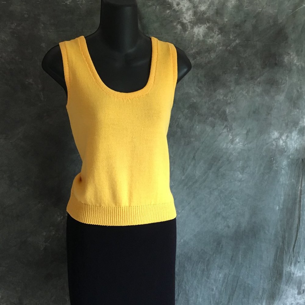 ST JOHN KNIT YELLOW TOP SIZE 8